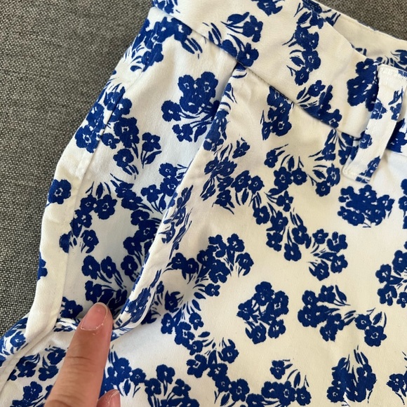 Woman’s GAP Floral summer shorts - Picture 4 of 5